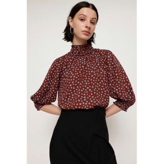 スライ(SLY)のFLORETS CHIFFON BLOUSE フラワー シフォン ブラウス(シャツ/ブラウス(半袖/袖なし))