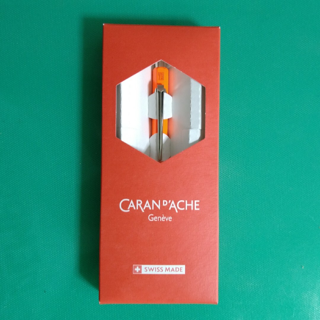 CARAN d'ACHE(カランダッシュ)のカランダッシュ ペンシル 0.5mm 849クラシックライン 蛍光オレンジ インテリア/住まい/日用品の文房具(ペン/マーカー)の商品写真