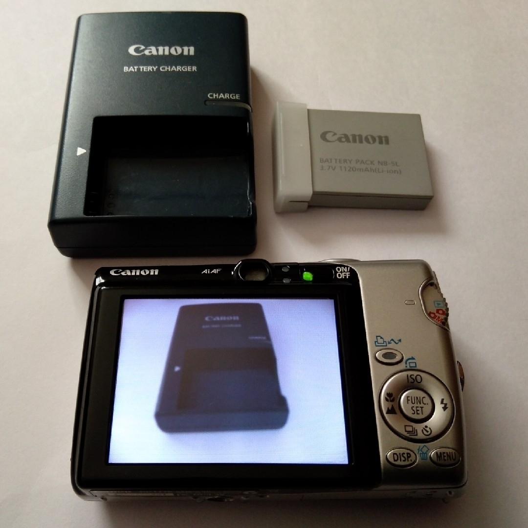 Canon(キヤノン)のCanon コンパクトデジタルカメラ IXY DIGITAL 800 IS スマホ/家電/カメラのカメラ(コンパクトデジタルカメラ)の商品写真
