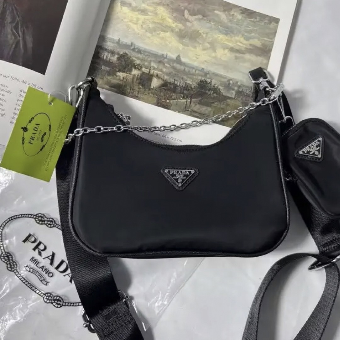 ✨新品✨限定 PRADA プラダ  ノベルティ ショルダーバッグ  即日发送。