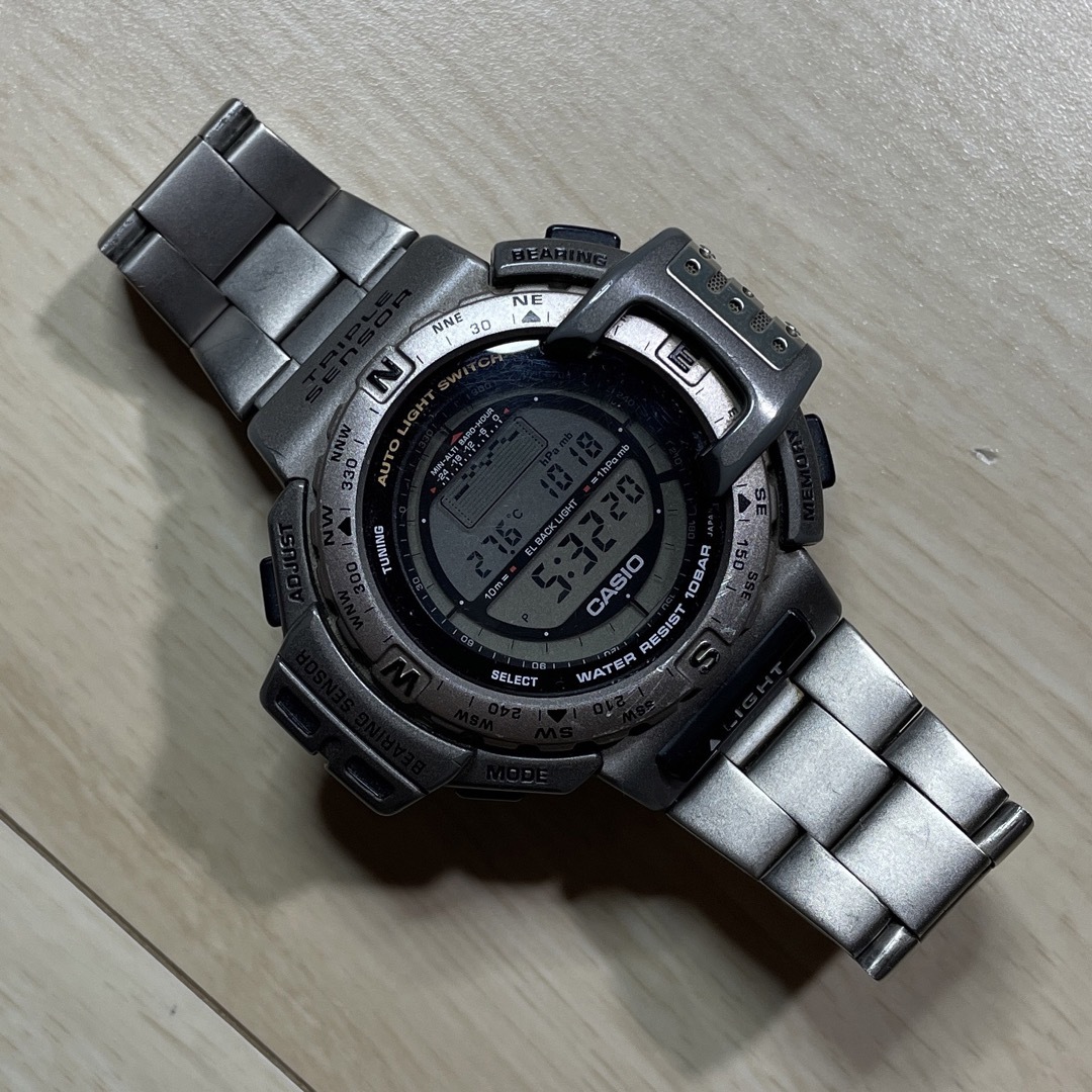 動品★CACIO//カシオ　プロトレック　1300J メンズソーラー腕時計