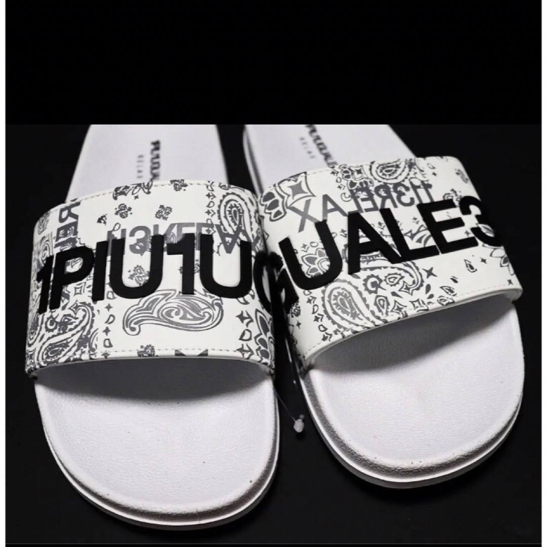 1piu1uguale3(ウノピゥウノウグァーレトレ)の《1PIU1UGUALE3》新品 ペイズリー柄シャワーサンダル(29cm) メンズの靴/シューズ(サンダル)の商品写真