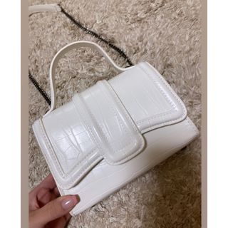 ザラ(ZARA)のzara・ショルダーバック・ホワイト(ショルダーバッグ)