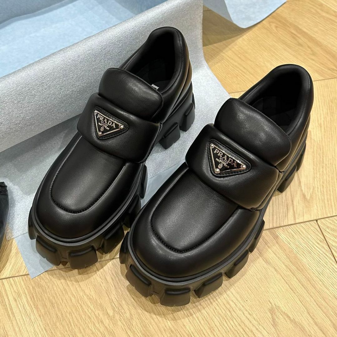 PRADA - 新品★PRADA ソフト パデッドナッパレザー 厚底ローファー ブラックの通販 by ichifu-'s shop｜プラダならラクマ