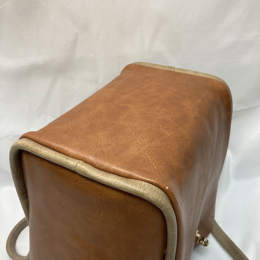 ハンドバッグ　オールレザー　フック　金具　本革 レディースのバッグ(ハンドバッグ)の商品写真