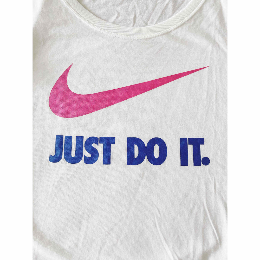 NIKE(ナイキ)の新品未使用　NIKEトップス   レディースのトップス(Tシャツ(半袖/袖なし))の商品写真