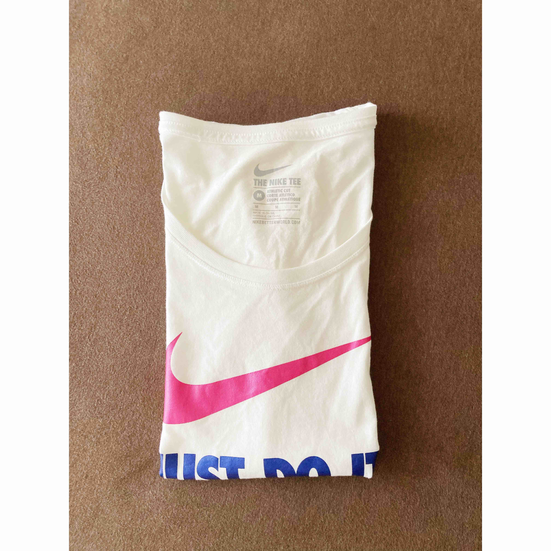 NIKE(ナイキ)の新品未使用　NIKEトップス   レディースのトップス(Tシャツ(半袖/袖なし))の商品写真