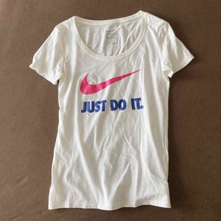 ナイキ(NIKE)の新品未使用　NIKEトップス  (Tシャツ(半袖/袖なし))