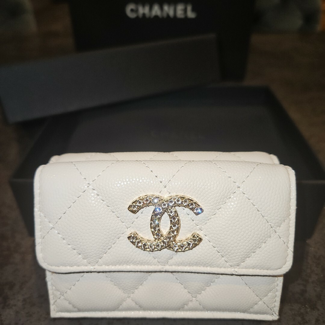 CHANEL - 本物CHANELシャネル財布白新品未使用の通販 by parisa1's