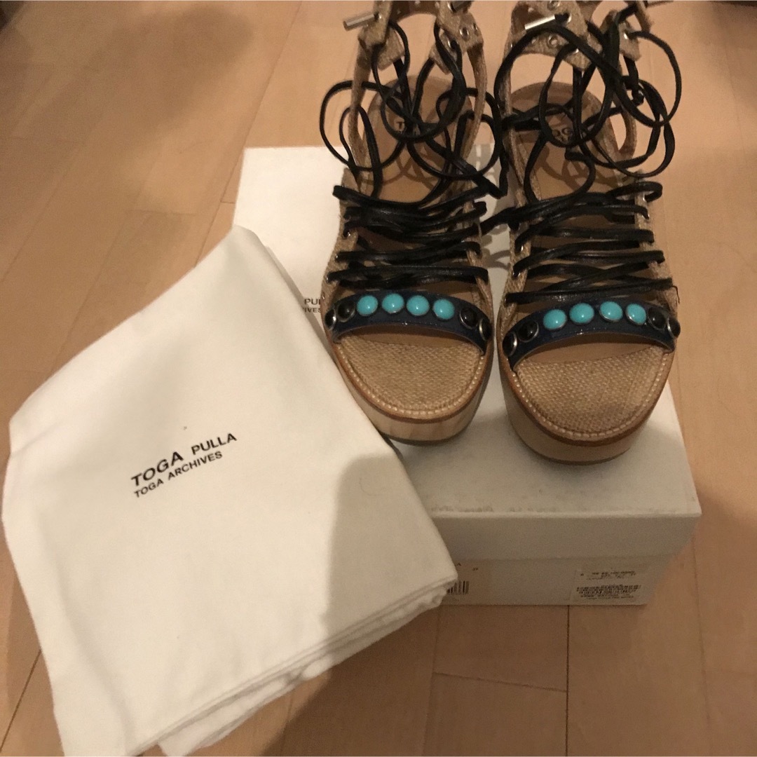 未使用 Toga レースアップサンダル-