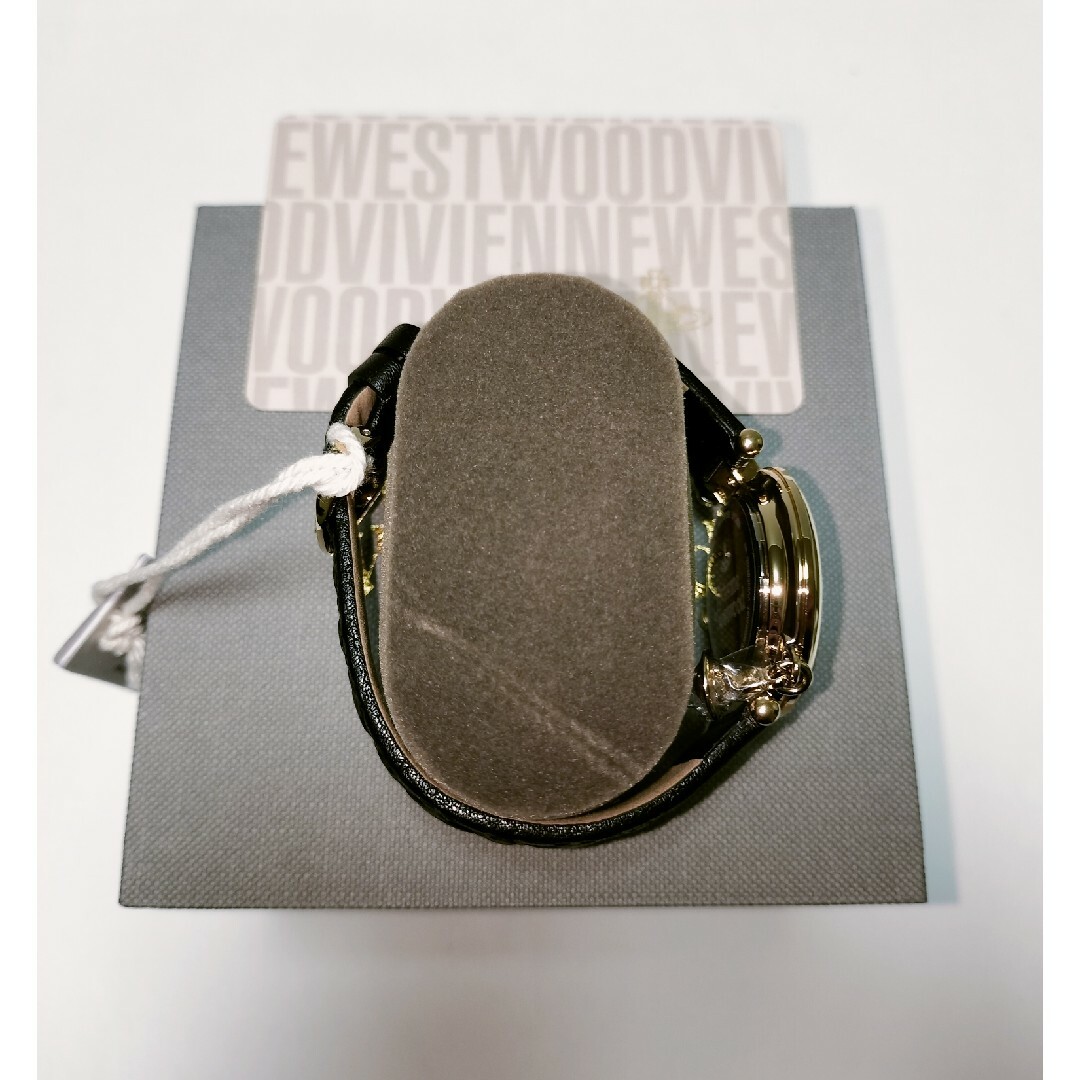 Vivienne Westwood(ヴィヴィアンウエストウッド)の【未使用】ヴィヴィアン レディース 腕時計 ゴールド  箱付き　保護フィルム付 レディースのファッション小物(腕時計)の商品写真