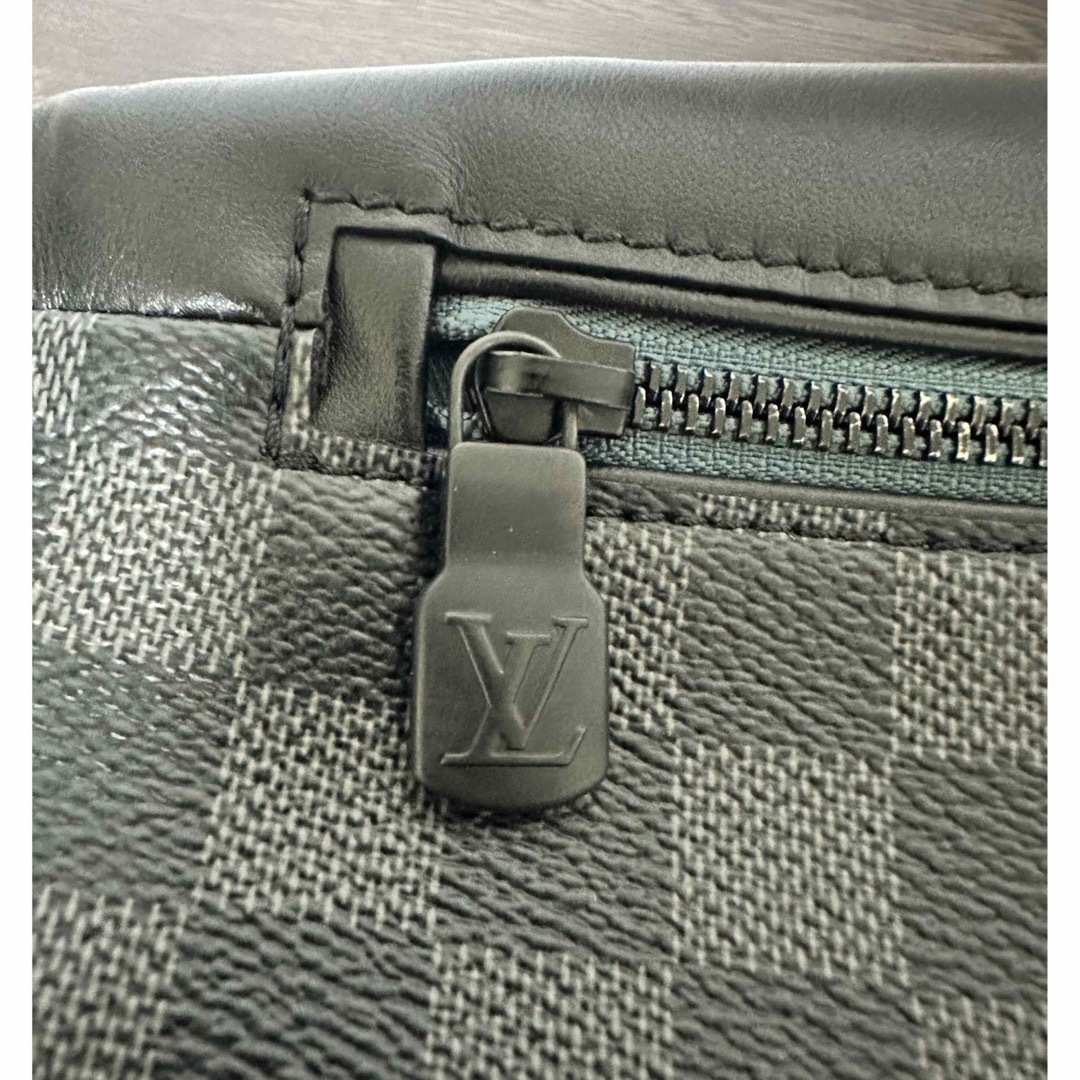 LOUIS VUITTON(ルイヴィトン)の極美品LOUIS VUITTON(ルイヴィトン)ダミエグラフィット　バムバッグ メンズのバッグ(ボディーバッグ)の商品写真