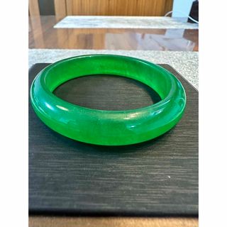 C-187 翡翠 バングル 上品なグリーン お守り 開運 腕輪内径60mm