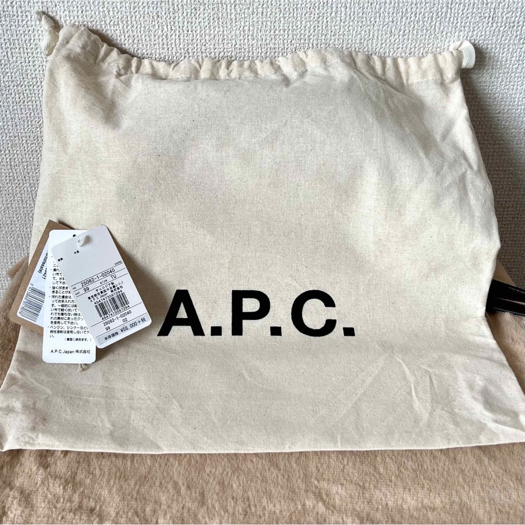 A.P.C(アーペーセー)のA.P.C. ハーフムーンショルダーバッグ,レザー レディースのバッグ(ショルダーバッグ)の商品写真