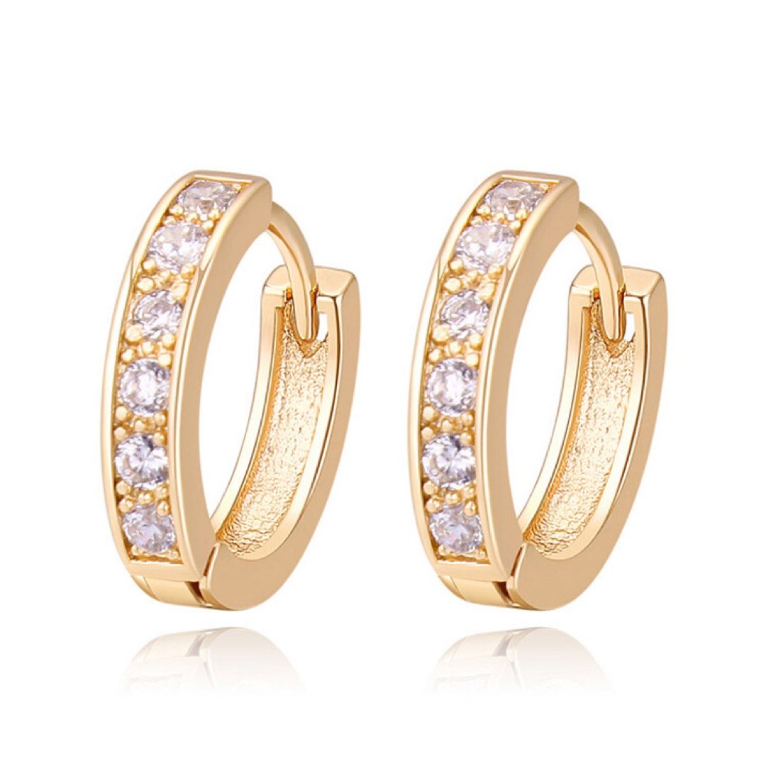 ピアス 18K ゴールド ジルコニア AAA CZダイヤモンド フープの通販 by