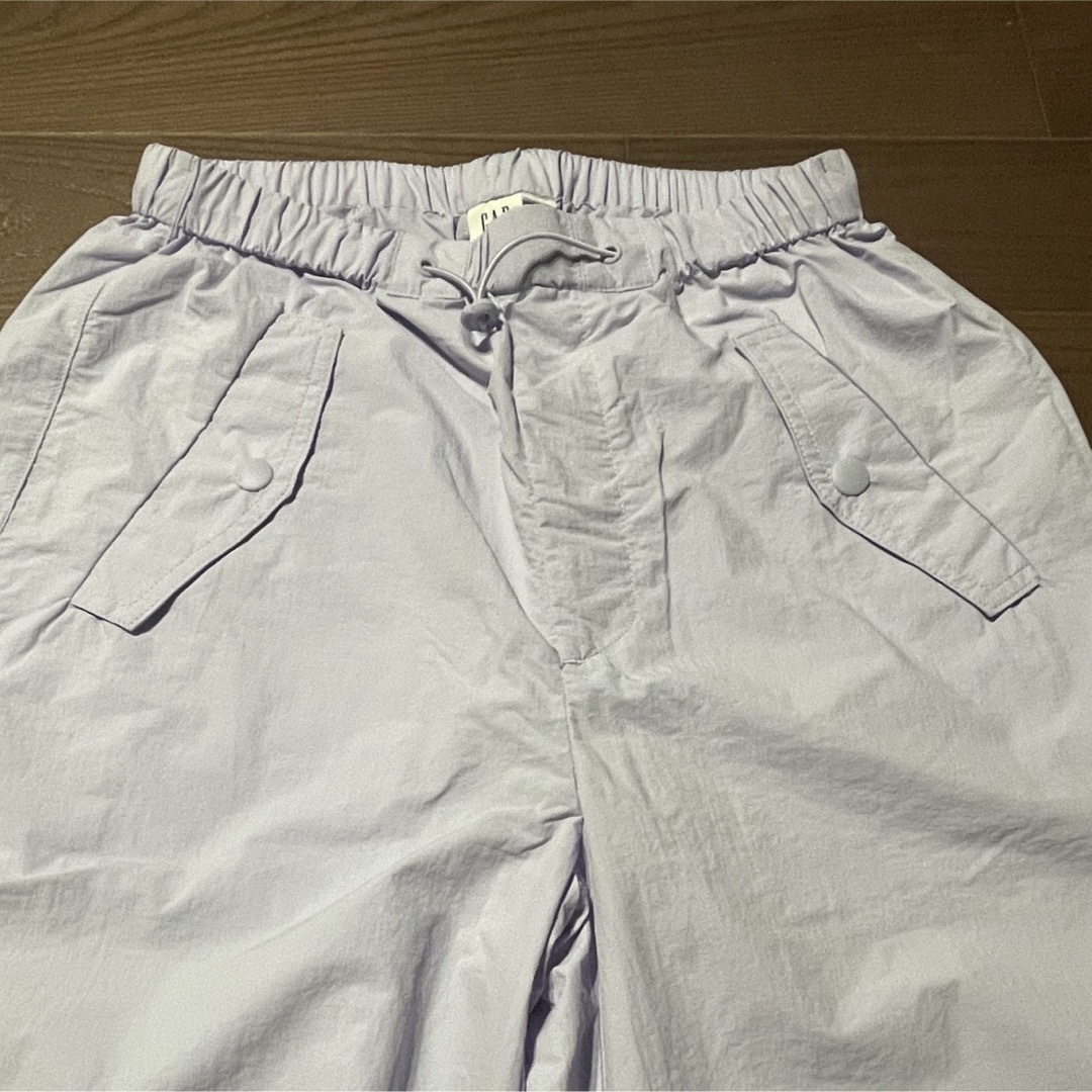 GAP(ギャップ)のGAP カーゴパンツXXS  紫色　シャカシャカ素材 レディースのパンツ(ワークパンツ/カーゴパンツ)の商品写真