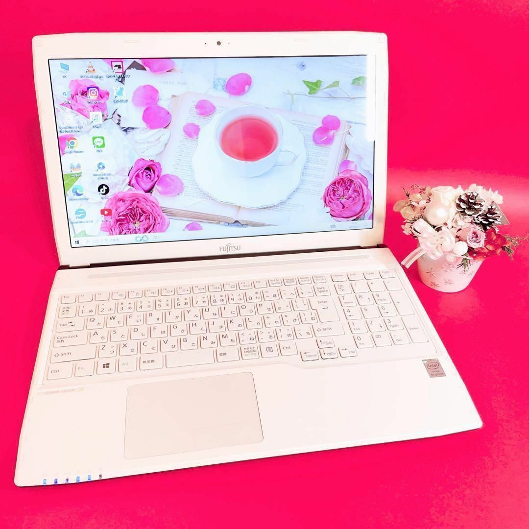 ✨️必見✨白 薄型 初心者向きノートパソコン✨️大容量!WEBカメラ