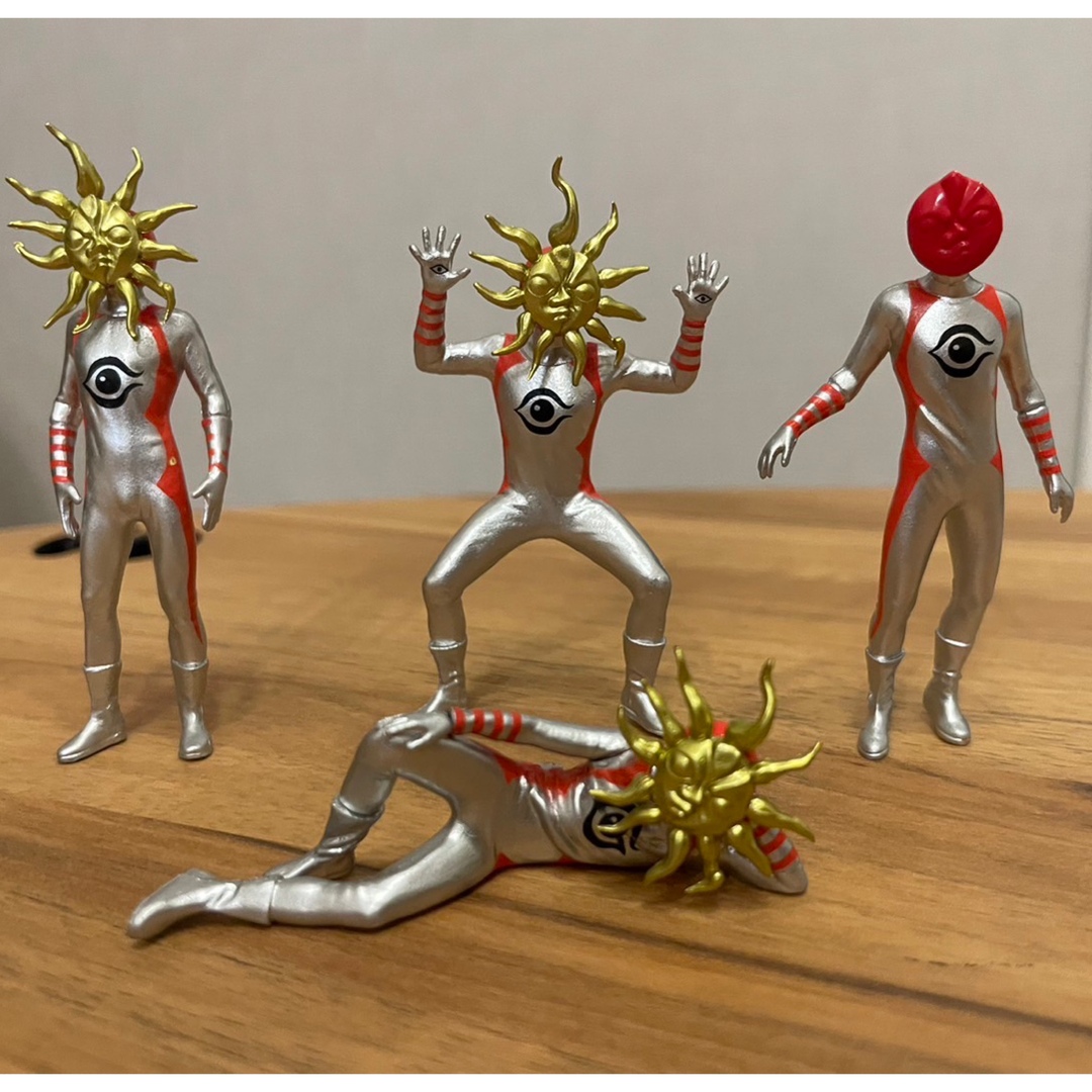タローマンフィギュア　4個セット エンタメ/ホビーのおもちゃ/ぬいぐるみ(キャラクターグッズ)の商品写真