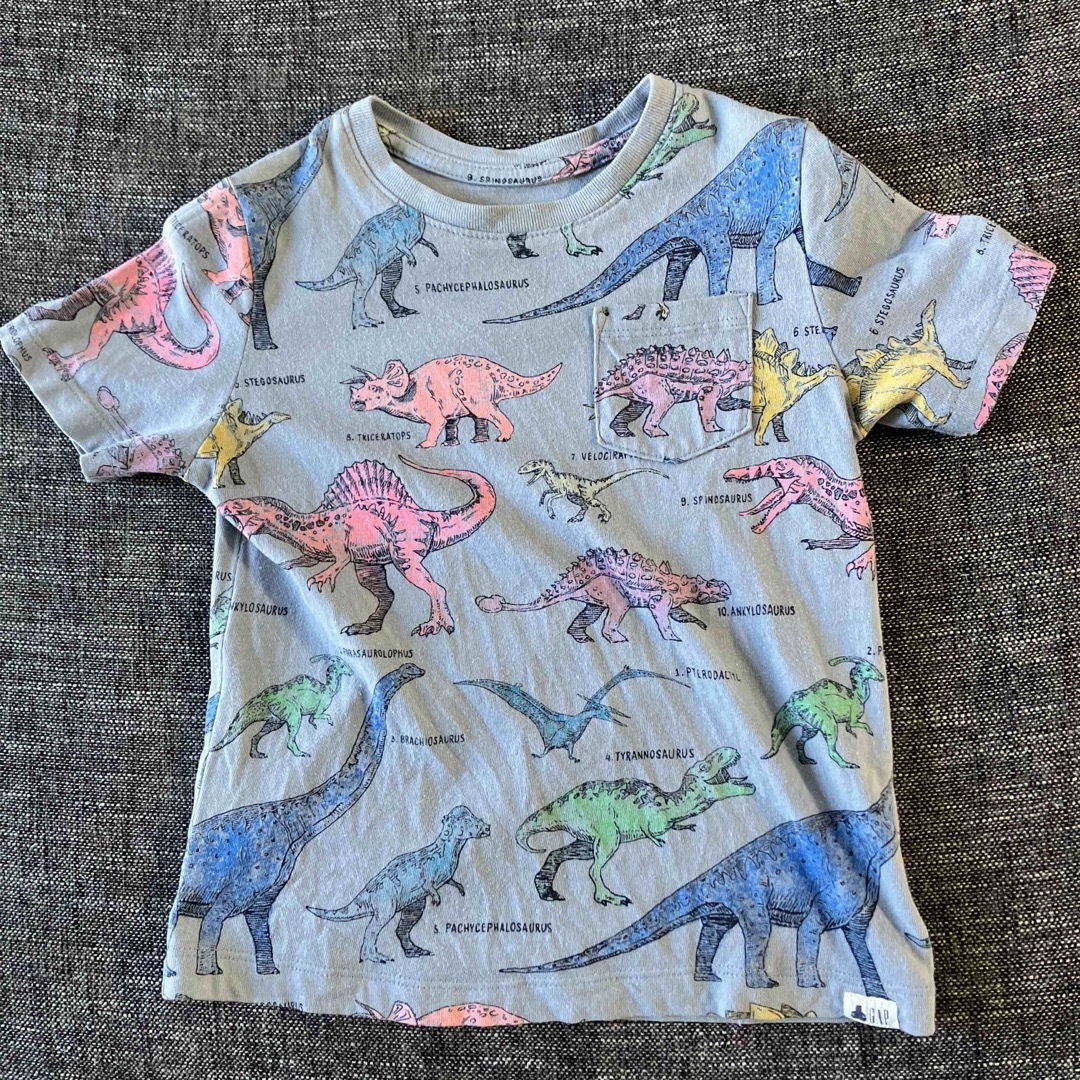 GAP(ギャップ)の恐竜　半袖Tシャツ キッズ/ベビー/マタニティのキッズ服男の子用(90cm~)(Tシャツ/カットソー)の商品写真