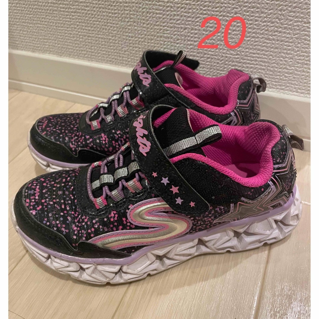 SKECHERS(スケッチャーズ)のスケッチャーズ 20cm スニーカー 光るスニーカー 黒 キッズ/ベビー/マタニティのキッズ靴/シューズ(15cm~)(スニーカー)の商品写真