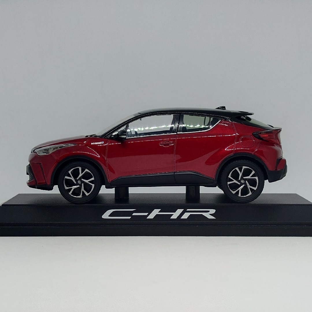 トヨタ(トヨタ)のトヨタ C-HR ブラック×エモーショナルレッドⅡ カラーサンプルミニカー エンタメ/ホビーのおもちゃ/ぬいぐるみ(ミニカー)の商品写真