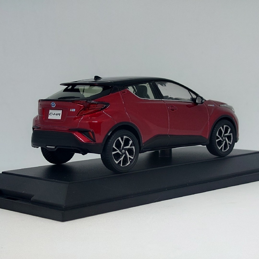 トヨタ C-HR ブラック×エモーショナルレッドⅡ カラーサンプルミニカー