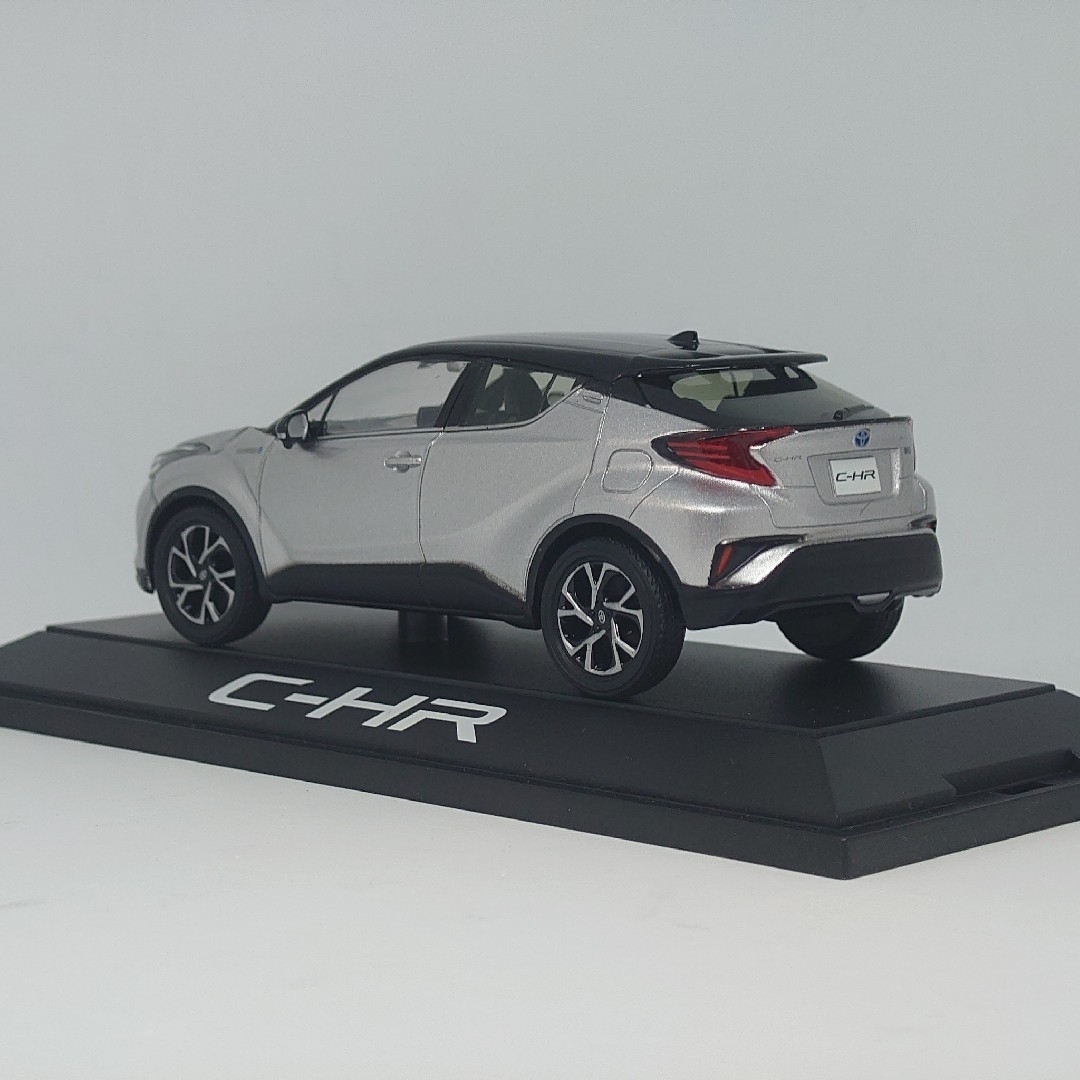 トヨタ - トヨタ C-HR ブラック×メタルストームメタリック カラー