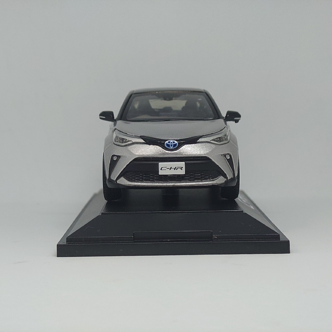 トヨタ - トヨタ C-HR ブラック×メタルストームメタリック カラー