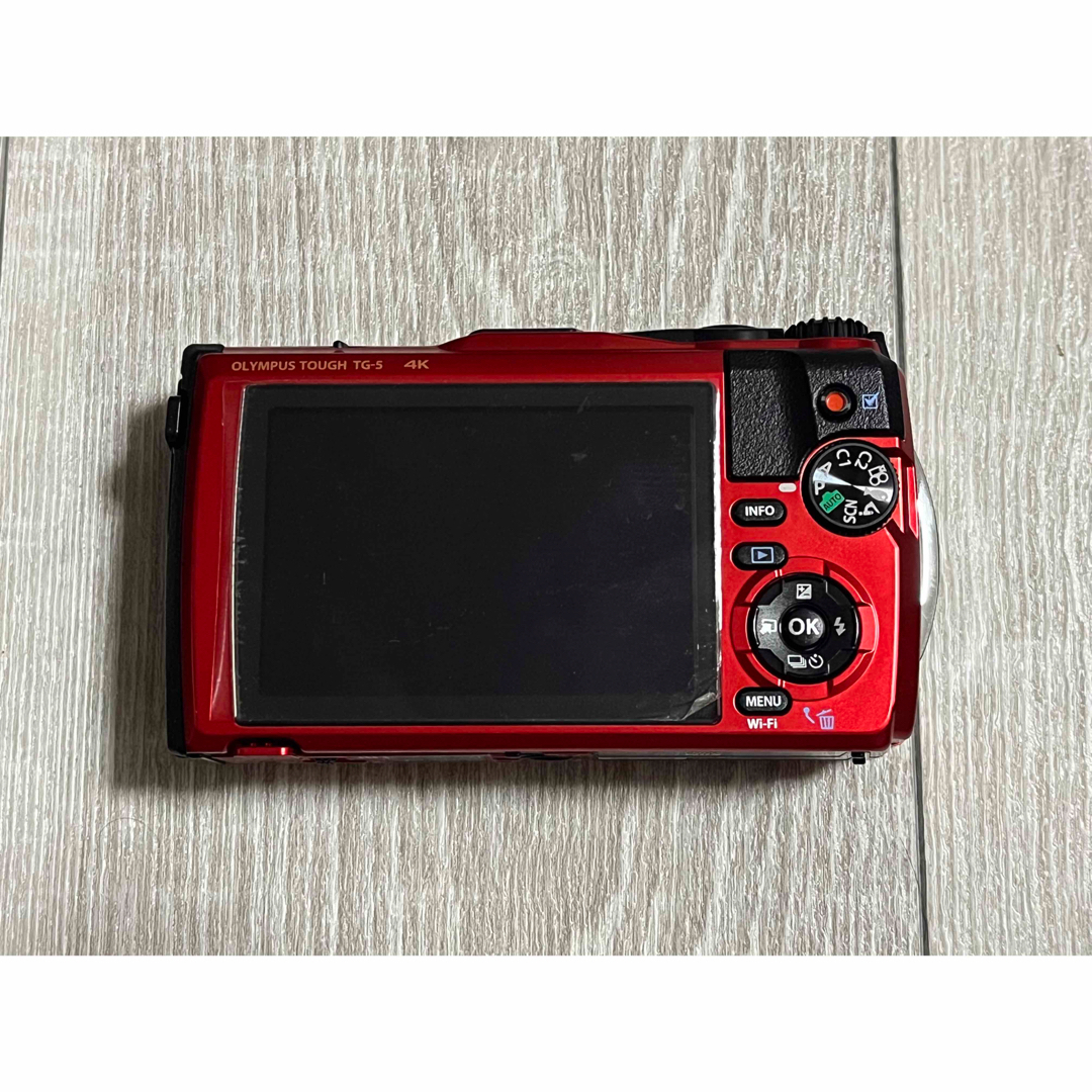 オリンパス コンパクトデジタルカメラ TOUGH TG-5 レッド(1個) スマホ/家電/カメラのカメラ(コンパクトデジタルカメラ)の商品写真