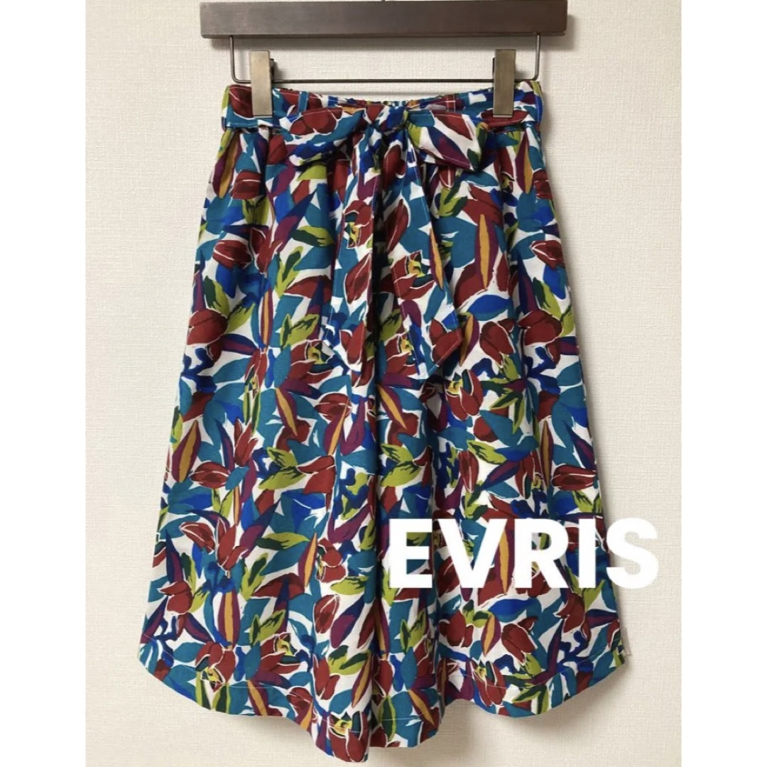 EVRIS(エヴリス)のEVRIS エヴリス ボタニカル柄 ガウチョ パンツ F レディースのパンツ(その他)の商品写真
