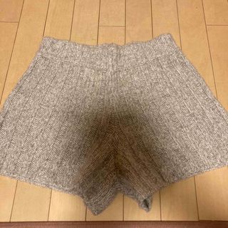 ザラ(ZARA)のZARA ショートパンツ　美品(ショートパンツ)