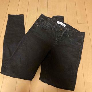 ザラ(ZARA)の黒　スキニー　ZARA(スキニーパンツ)