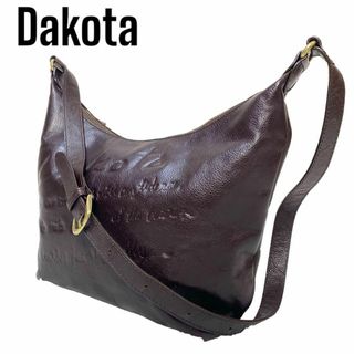 ダコタ(Dakota)の美品☆Dakota　ショルダーバッグ　型押し　斜めがけ　ロゴ　ユニセックス　茶(ショルダーバッグ)