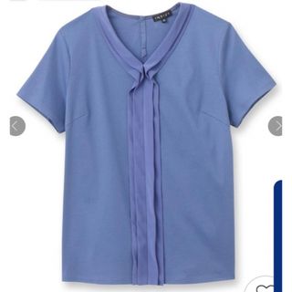 インディヴィ(INDIVI)の【新品未使用】INDIVI　Vネックフリルカットソー　ライトブルー(Tシャツ(半袖/袖なし))