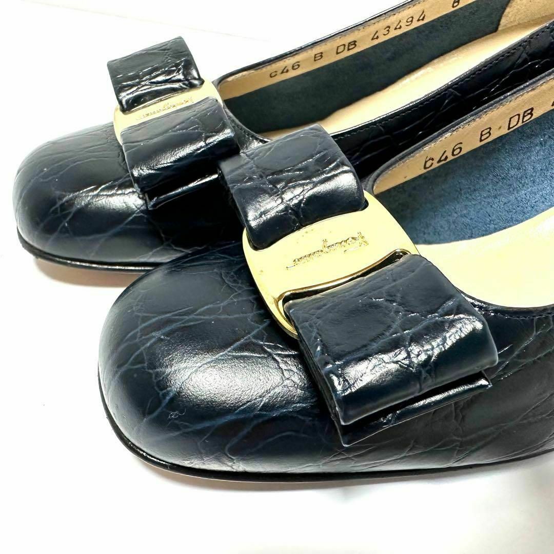 極美品】Salvatore Ferragamo ヴァラ クロコ型押し パンプス-