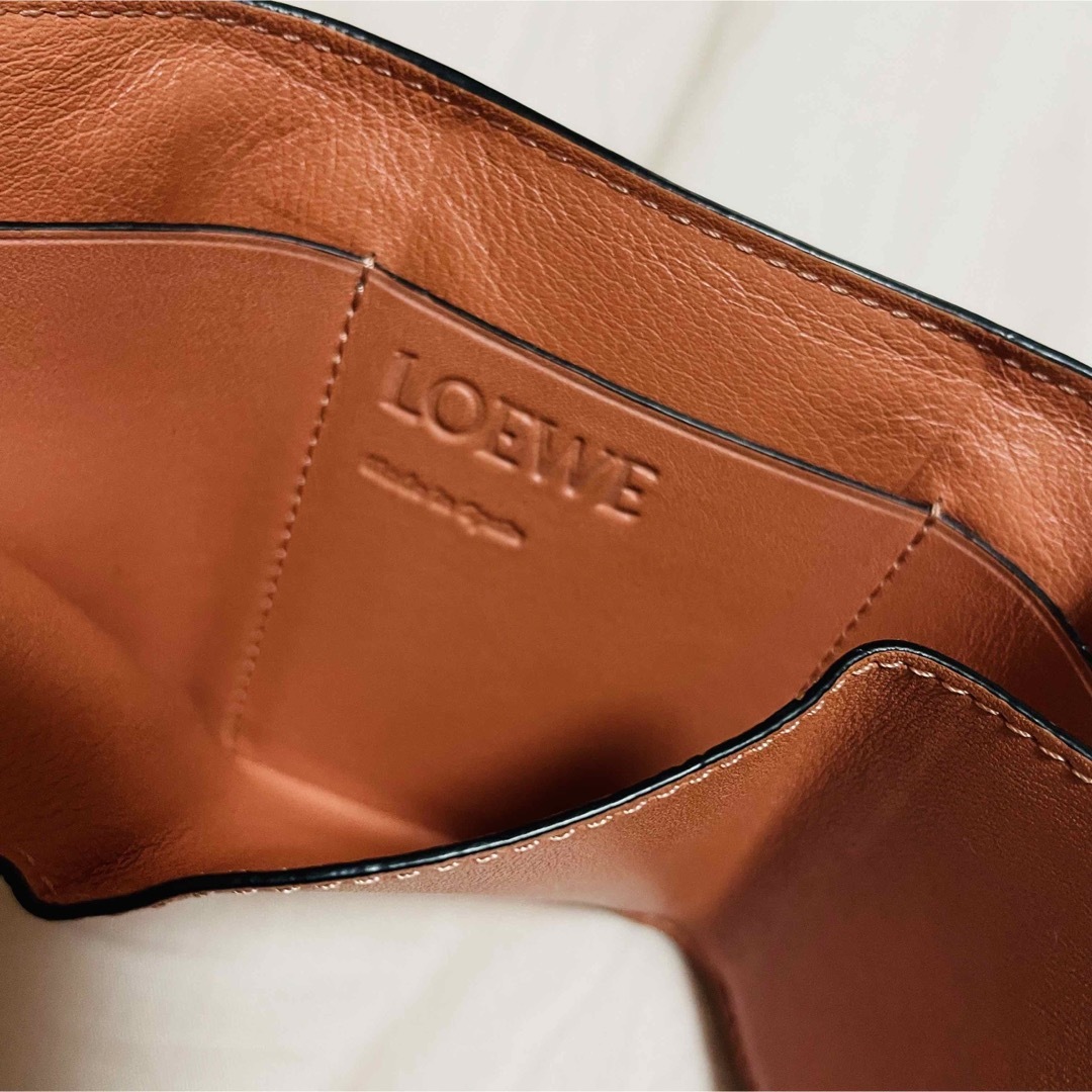 LOEWE(ロエベ)のロエベ 財布 三つ折りトライフォールド ウォレット ライトオーツ×ハニー レディースのファッション小物(財布)の商品写真