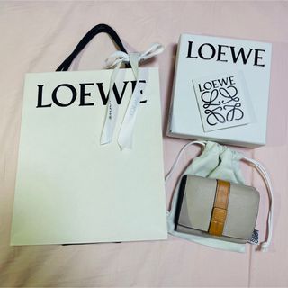 ロエベ(LOEWE)のロエベ 財布 三つ折りトライフォールド ウォレット ライトオーツ×ハニー(財布)