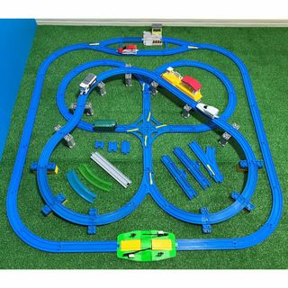 プラレール まとめ売り 大量 駅 立体 レイアウト 車両おまけ付(鉄道模型)