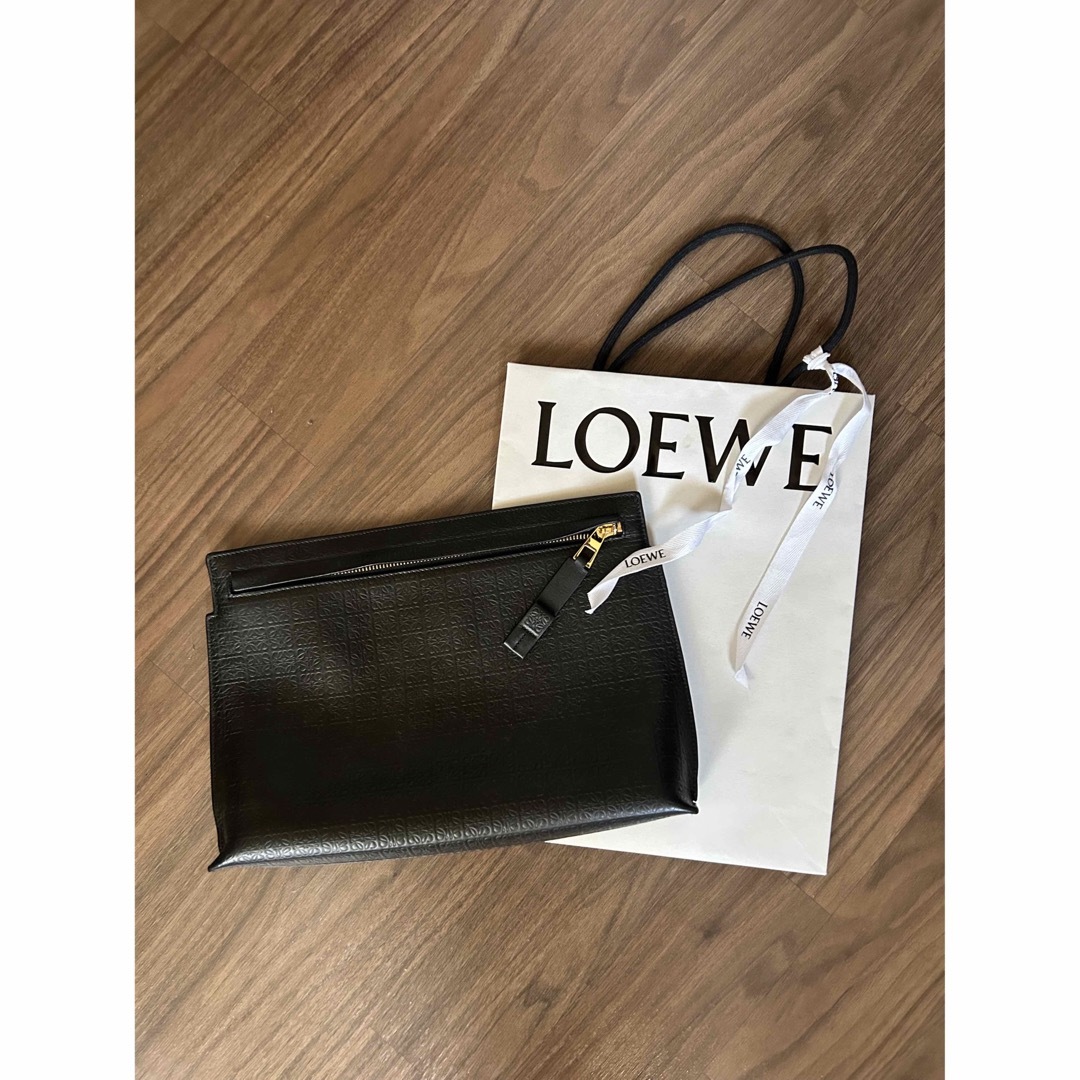 LOEWE リピートTポーチ(エンボスシルクスカーフ)