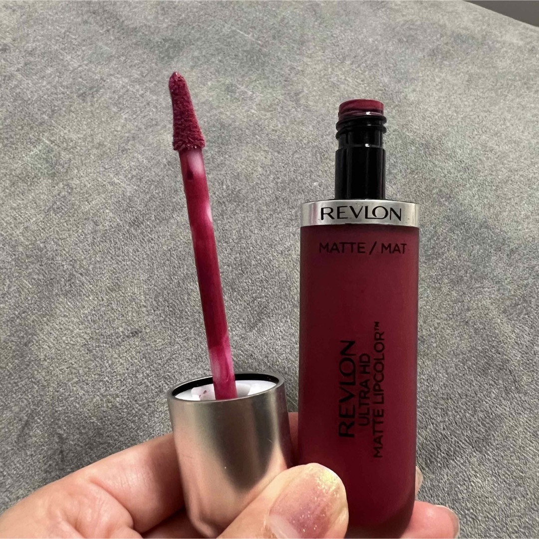 REVLON(レブロン)のレブロン ウルトラ HD マット リップカラー 12 リップ　口紅　マットリップ コスメ/美容のベースメイク/化粧品(リップグロス)の商品写真