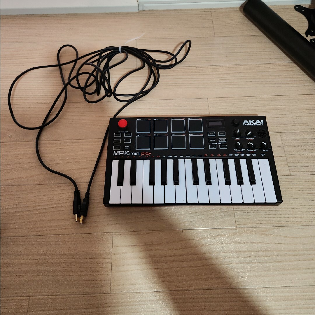 AKAI MPK Mini Play 【美品】 楽器のDTM/DAW(MIDIコントローラー)の商品写真