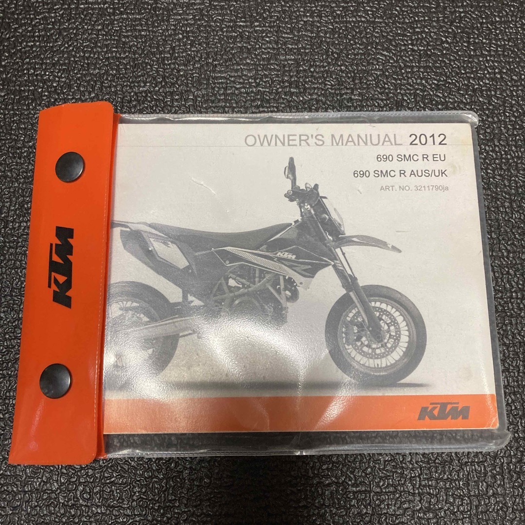 KTM 690 SMC R 2012年　オーナーズマニュアル おまけ付き 自動車/バイクのバイク(カタログ/マニュアル)の商品写真