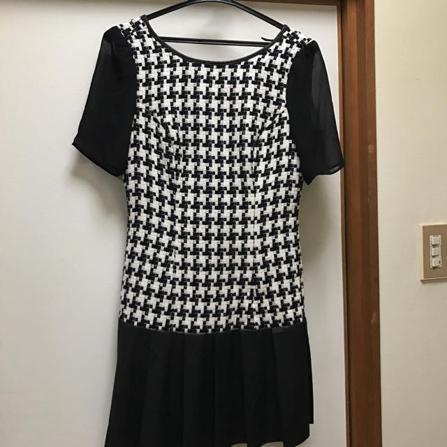 BCBGMAXAZRIA(ビーシービージーマックスアズリア)のお値下げ♡BCBGブラックワンピース♡ レディースのワンピース(ひざ丈ワンピース)の商品写真