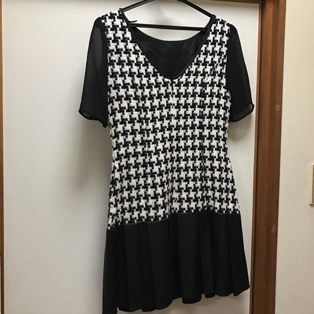 BCBGMAXAZRIA(ビーシービージーマックスアズリア)のお値下げ♡BCBGブラックワンピース♡ レディースのワンピース(ひざ丈ワンピース)の商品写真