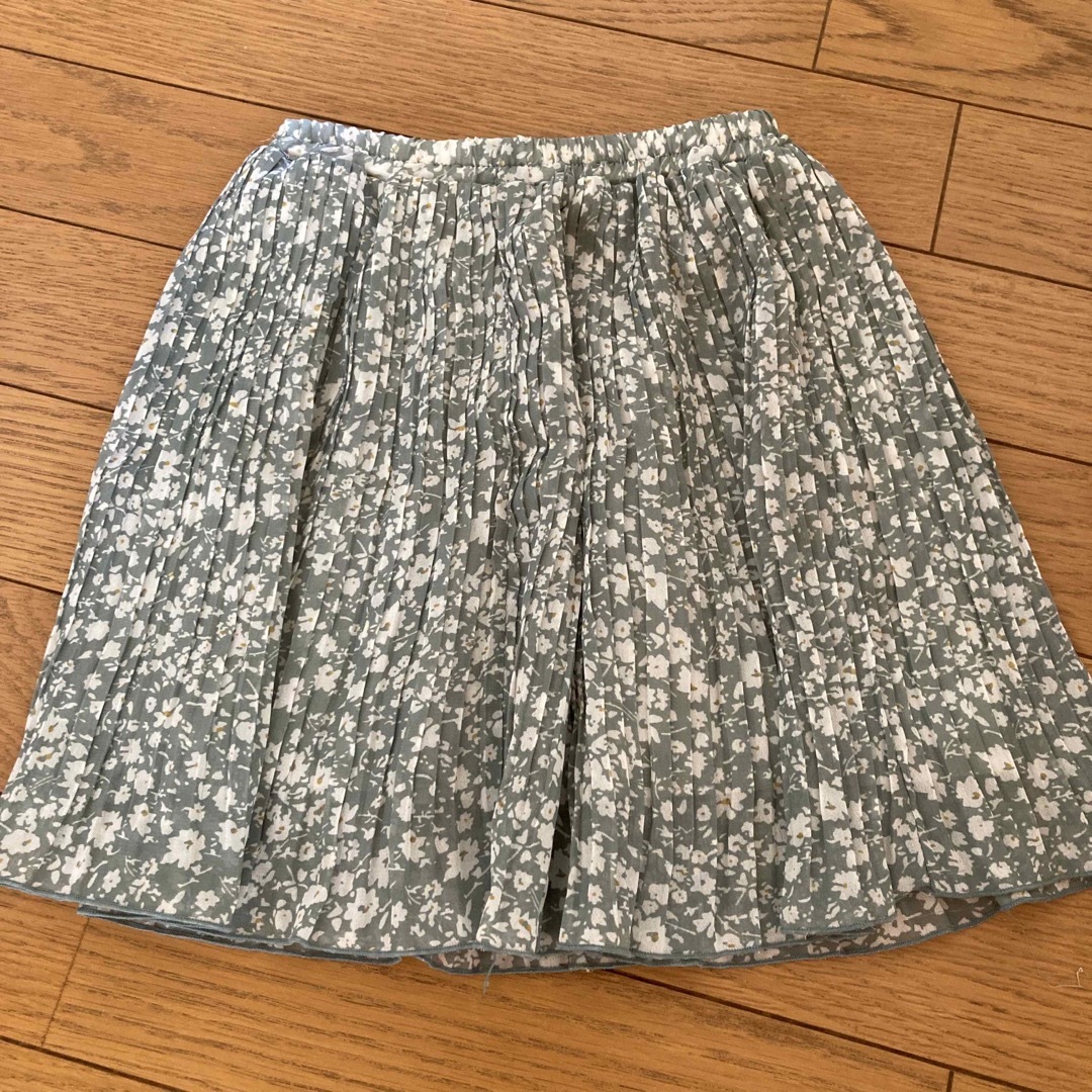 しまむら(シマムラ)の【しまむら】花柄スカート 90 キッズ/ベビー/マタニティのキッズ服女の子用(90cm~)(スカート)の商品写真