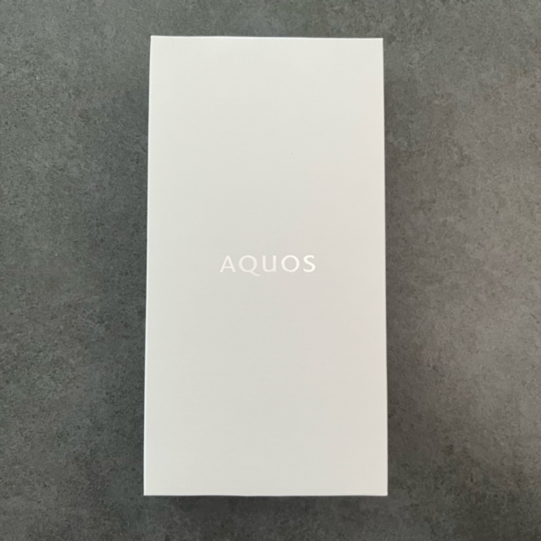 AQUOS(アクオス)のAQUOS zero6 ホワイト 128 GB 新品未使用 スマホ/家電/カメラのスマートフォン/携帯電話(スマートフォン本体)の商品写真