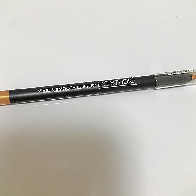 MAYBELLINE(メイベリン)の新品★メイベリン★ゴールド アイライナー コスメ/美容のベースメイク/化粧品(アイライナー)の商品写真