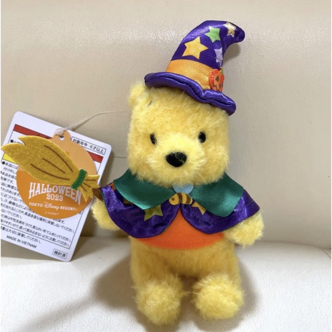 ディズニー リゾート 2023 ハロウィン プーさん の ぬいぐるみバッジ | フリマアプリ ラクマ