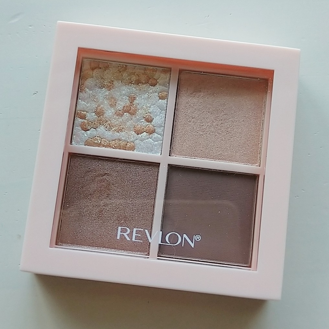 REVLON(レブロン)のREVLON ダズル アイシャドウ クアッド 001 コスメ/美容のベースメイク/化粧品(アイシャドウ)の商品写真