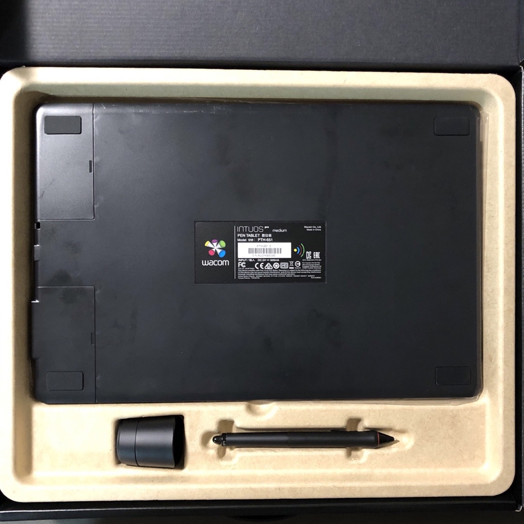 Wacom INTUOS pro medium ペンタブレット